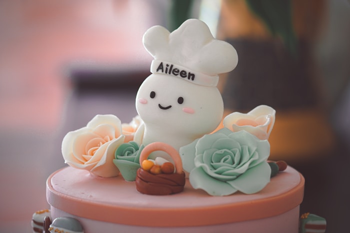 Hello Kitty character cake